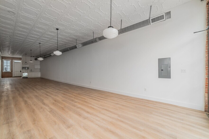 More Photos Of 3106 Swiss Ave, Dallas Storefront For Lease