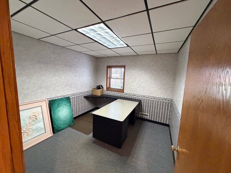 More Photos Of 2202 31st St NE, Canton Flex For Sale