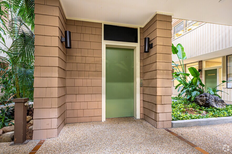 More Photos Of 2200 Veterans Memorial Blvd, Kenner Office For Lease