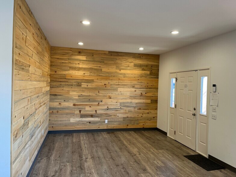 More Photos Of 31895 NW Hillcrest Ave, North Plains Office For Lease