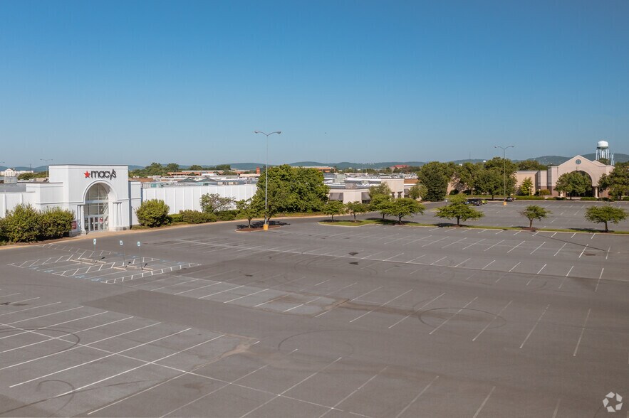 Primary Photo Of 5500 Buckeystown Pike, Frederick Department Store For Lease