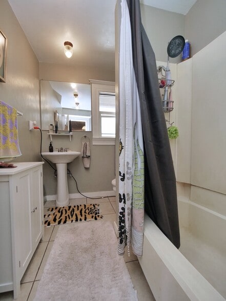 More Photos Of 1901-1903 H St, Sacramento Apartments For Sale