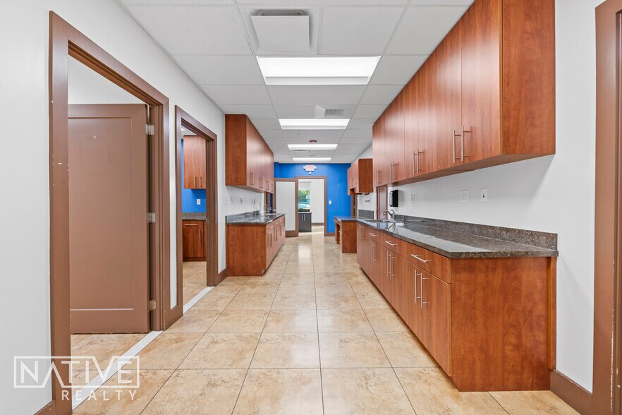 More Photos Of 311-313 E Hallandale Beach Blvd, Hallandale Beach Freestanding For Lease