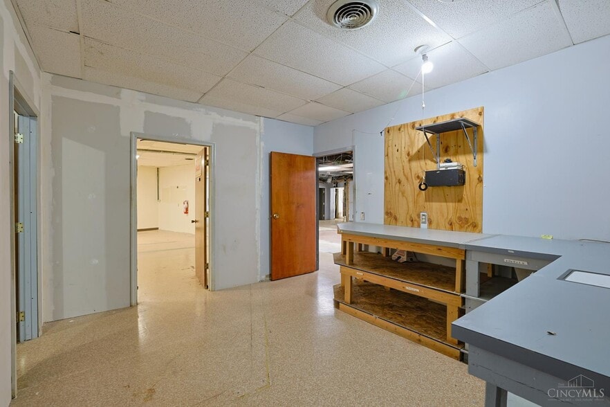 More Photos Of 2108 Central Pky, Cincinnati Loft Creative Space For Sale