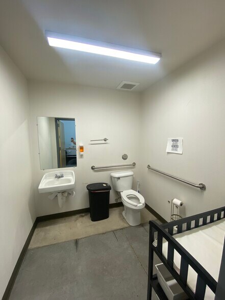 More Photos Of 1000 Diesel Dr, El Paso Light Distribution For Lease
