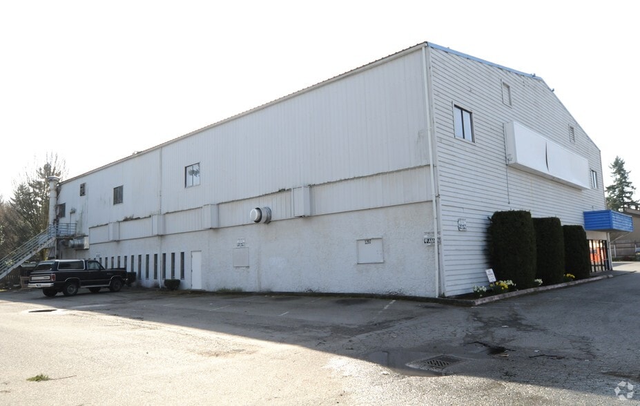 More Photos Of 1207 N 152nd St, Shoreline Lodge Meeting Hall For Lease