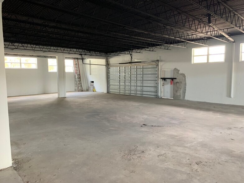 More Photos Of 1500 E Commercial Blvd, Fort Lauderdale Freestanding For Lease