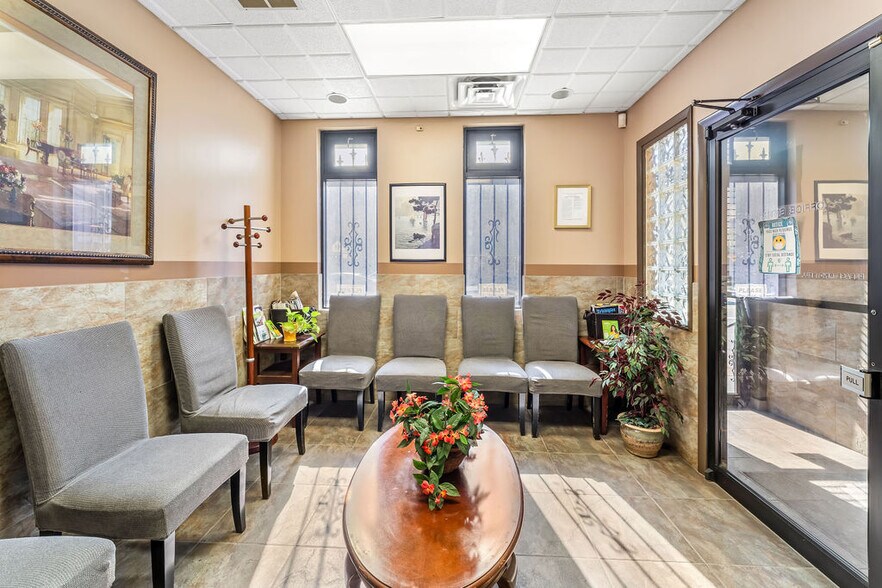 More Photos Of 867-869 Bergen Ave, Jersey City Storefront Retail Residential For Lease