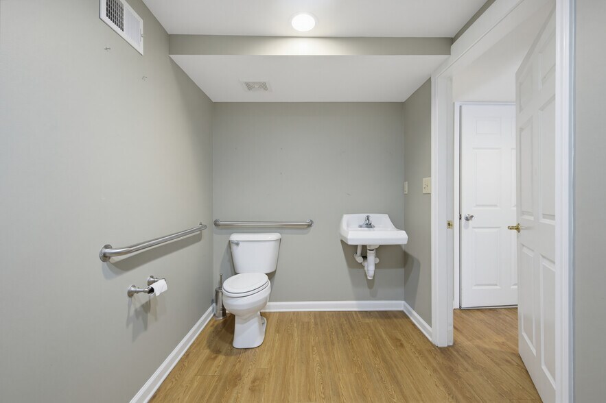 More Photos Of 129 Marble Mill Rd, Marietta Medical For Sale