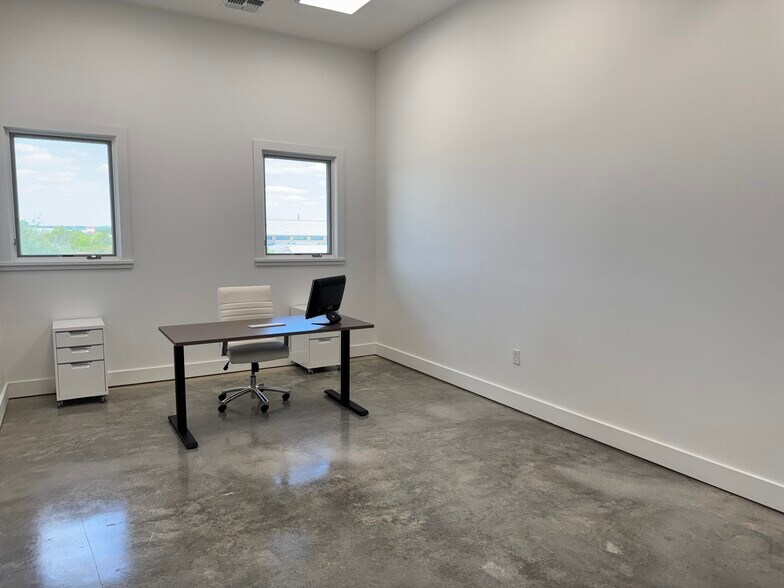 More Photos Of 330 Wonder World Dr, San Marcos Loft Creative Space For Lease