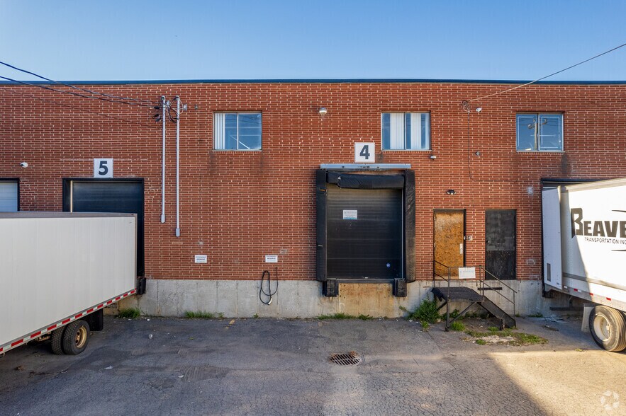 More Photos Of 72 Boul Brunswick, Pointe-claire Service For Lease