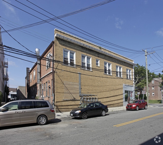 More Photos Of 2372-2382 Grand Ave, Baldwin Storefront Retail Residential For Lease