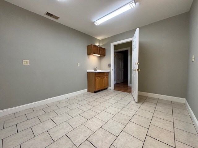 More Photos Of 6600 Grand Central Ave, Vienna Freestanding For Lease