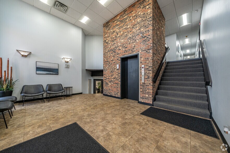More Photos Of 7110-7130 W 127th St, Palos Heights Medical For Lease