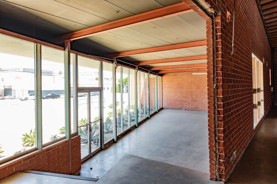 More Photos Of 5880 Adams Blvd, Culver City Industrial For Lease