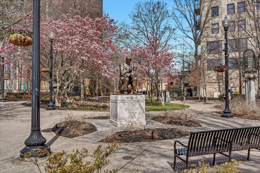 More Photos Of 17 Market Sq, Knoxville Storefront Retail Office For Sale