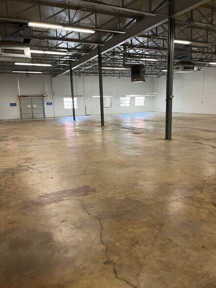 More Photos Of 147 Pittsburg St, Dallas Showroom For Lease