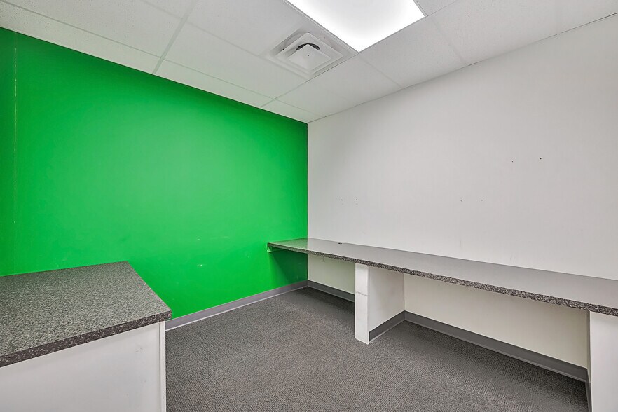 More Photos Of 1035 Vandercar Dr, Florence General Retail For Lease