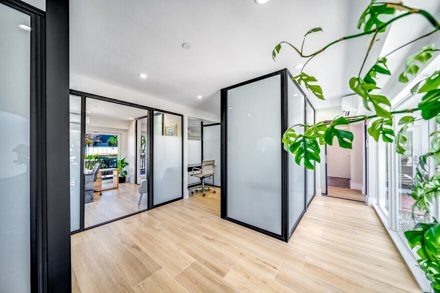 More Photos Of 2200 NE 26th St, Wilton Manors Office For Sale