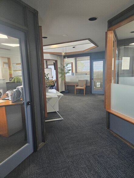 More Photos Of 2516 W Marine View Dr, Everett Office For Lease