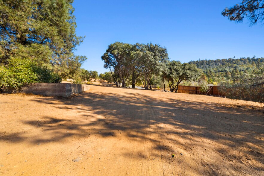 More Photos Of 19750 CA-120, Big Oak Flat Apartments For Sale