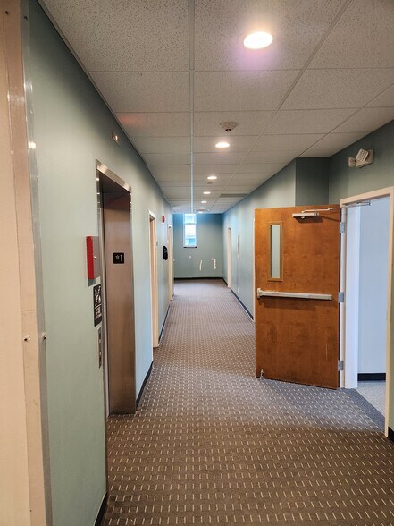 More Photos Of 2 N Madison Ave, Greenwood Loft Creative Space For Lease