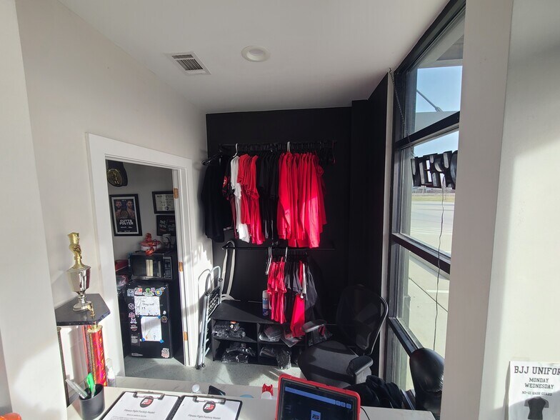 More Photos Of 12515 Business Highway 287 N, Fort Worth Service For Lease