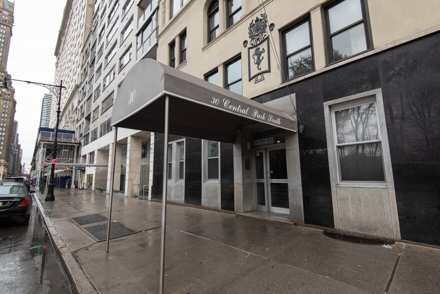 More Photos Of 30 Central Park S, New York Medical For Lease