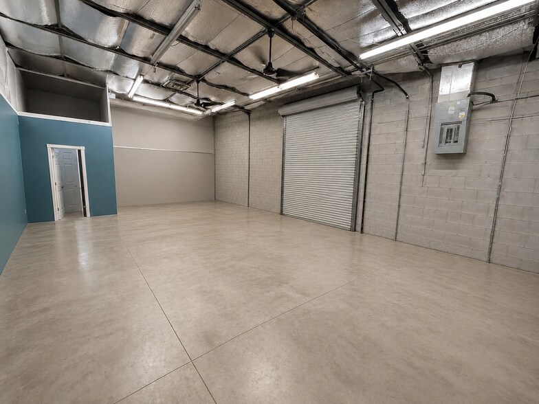 More Photos Of 2642-2658 SE Willoughby Blvd, Stuart Warehouse For Lease