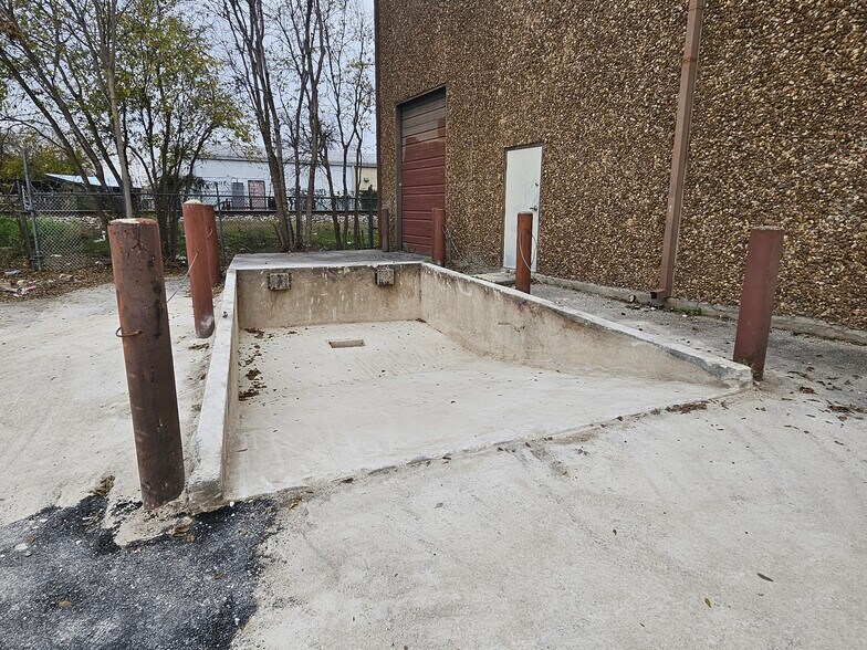 More Photos Of 157 Lone Star Blvd, San Antonio Warehouse For Lease