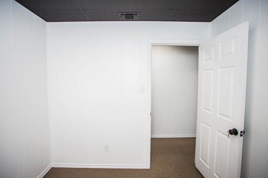 More Photos Of 2811 74th St, Lubbock Office Residential For Sale