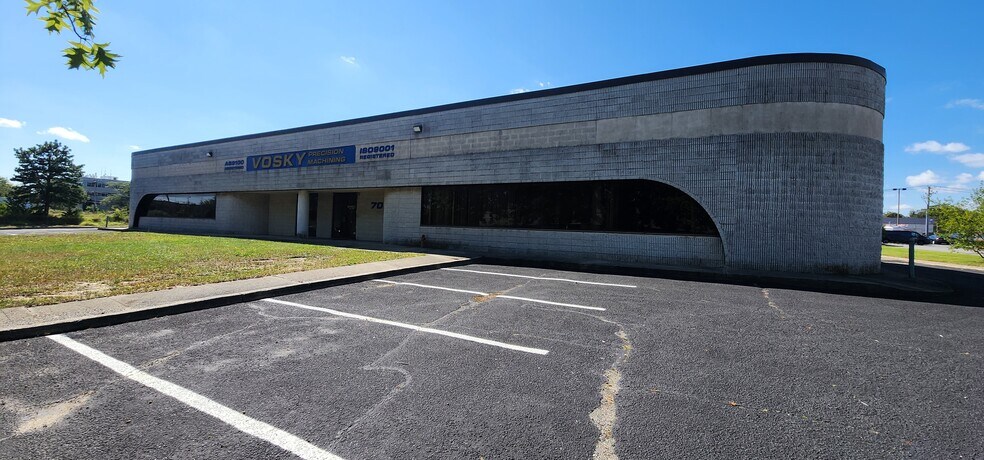 More Photos Of 70 Air Park Dr, Ronkonkoma Manufacturing For Lease