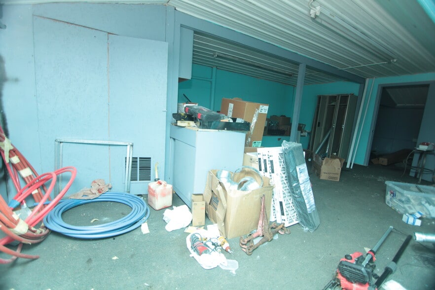 More Photos Of 4706 12th St, Rock Island Auto Dealership For Sale
