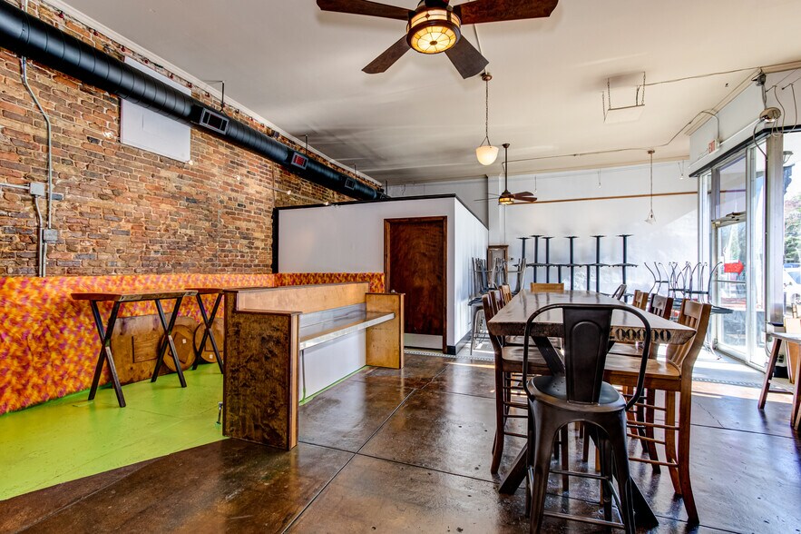 More Photos Of 211 10th St, Augusta Restaurant For Lease