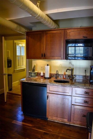 More Photos Of 6124 MacArthur Blvd, Bethesda Restaurant For Sale