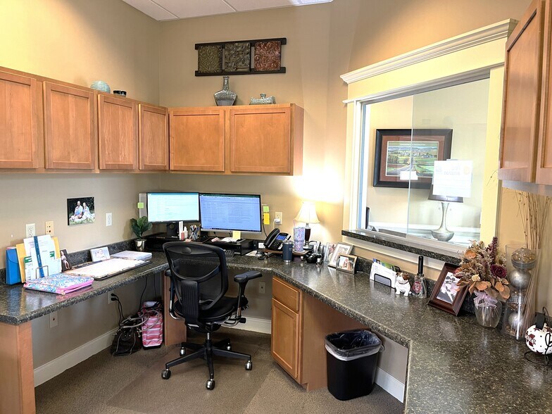 More Photos Of 1155 Halle Park Cir, Collierville Office For Lease