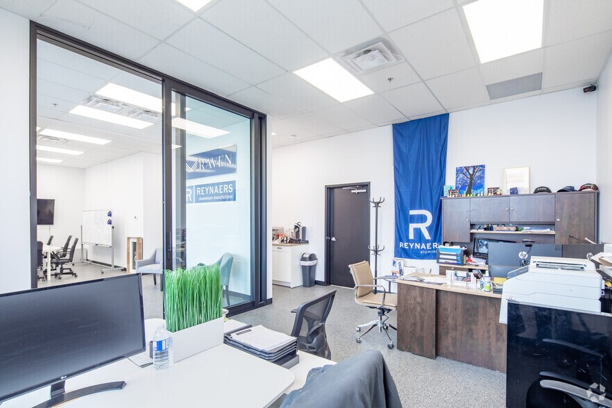 More Photos Of 7720 Kimbel St, Mississauga Warehouse For Lease