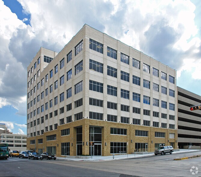More Photos Of 1108 Lavaca St, Austin Office For Lease