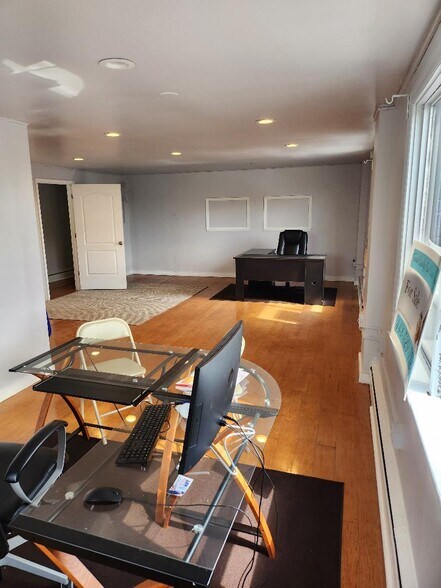 More Photos Of 5301 Harford Rd, Baltimore Office For Sale