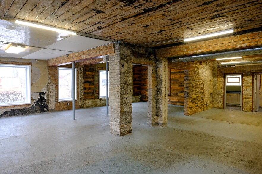 More Photos Of 408 W Main St, Benton Harbor Freestanding For Lease