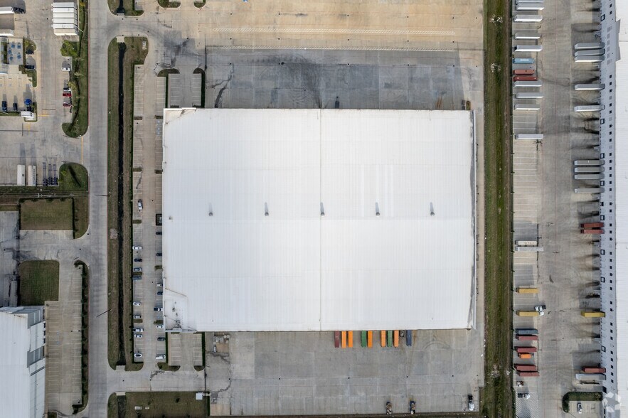 More Photos Of 10565 Red Bluff Rd, Pasadena Distribution For Lease