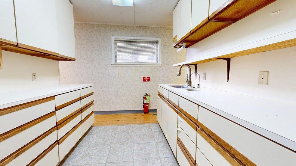 More Photos Of 70 W Smiley Ave, Shelby Medical For Sale