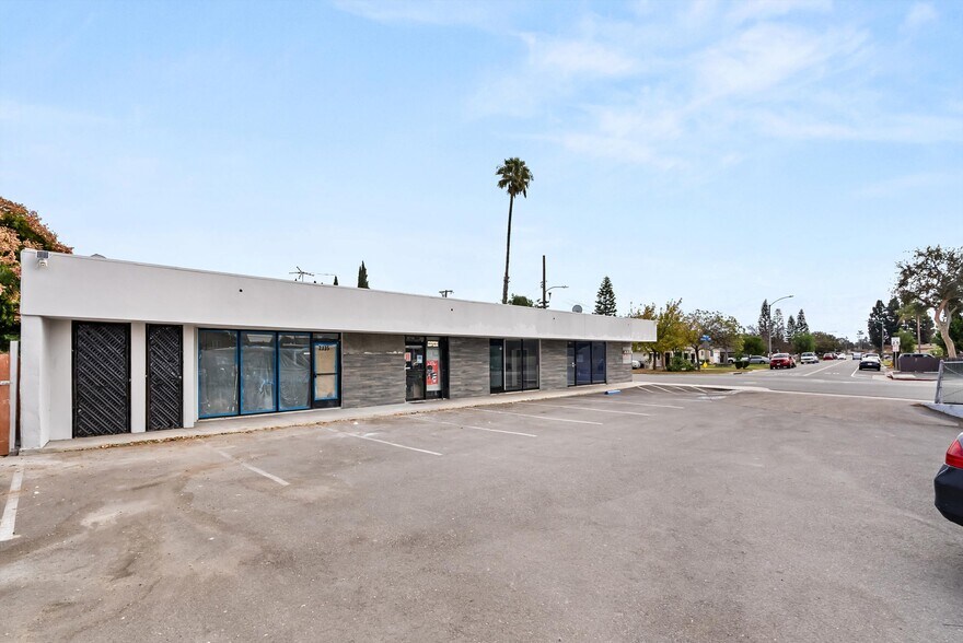 More Photos Of 2329-2335 W Sequoia Ave, Anaheim General Retail For Sale