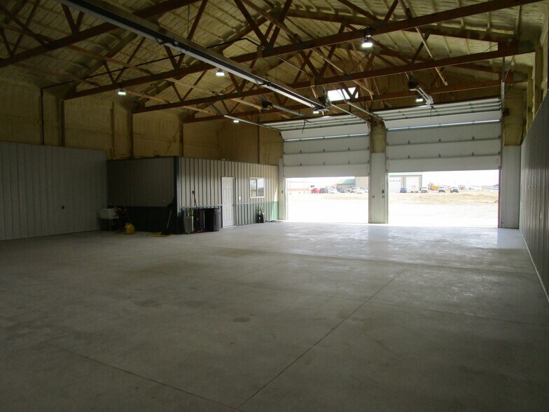 More Photos Of 365 Airlinks Dr, Garden City Industrial For Sale