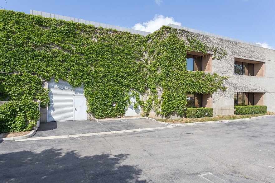 More Photos Of 15 Marconi, Irvine Light Distribution For Lease