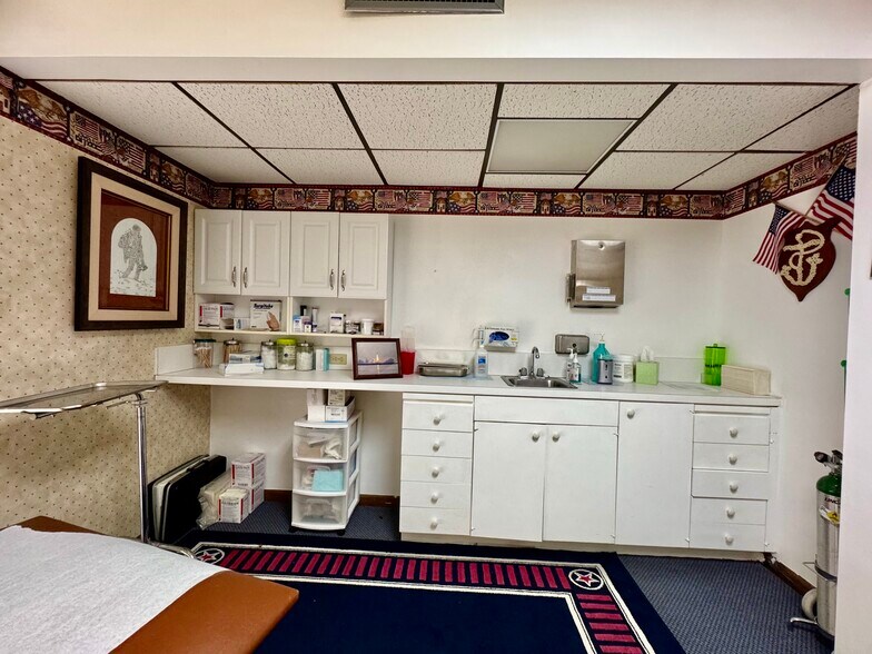 More Photos Of 1906 Debarry Ave, Orange Park Medical For Sale