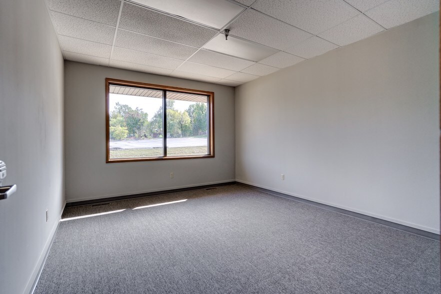 More Photos Of 1200 NW South Outer Rd, Blue Springs Office For Lease