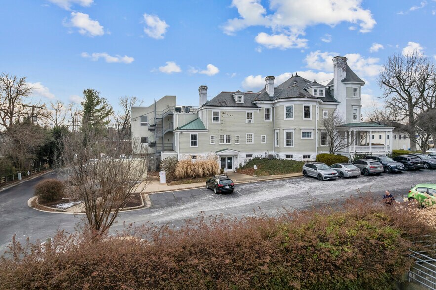 More Photos Of 604 S King St, Leesburg Office For Sale