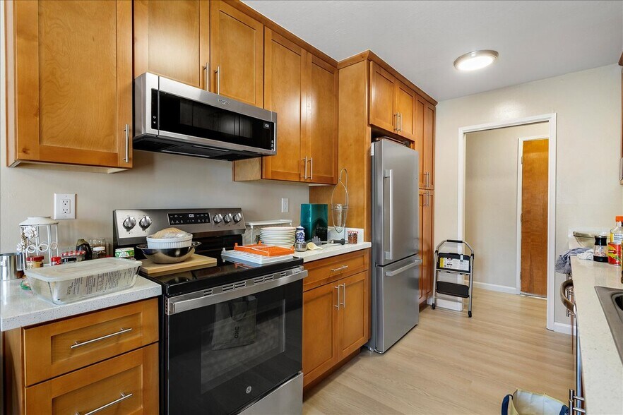 More Photos Of 561 Oakland Ave, Oakland Apartments For Sale