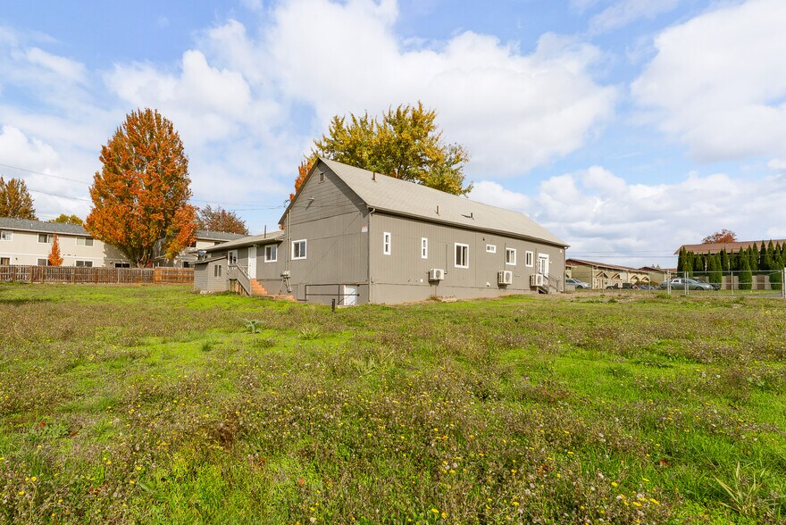 More Photos Of 132 NE Rifle Range St, Roseburg Apartments For Sale